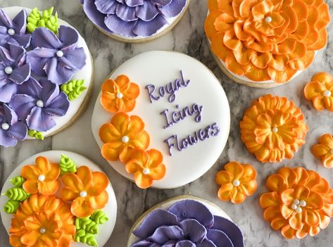 Create Stunning Petals With This Royal Icing Flower Tutorial! Royal Icing Recipe For Flowers, Stiff Icing Recipe, Icing Flowers Tutorial, Stiff Royal Icing Recipe, Royal Icing Flowers Tutorial, Sugar Cookie Decorating Icing, Royal Icing Piping, Royal Icing Cookies Recipe, Cookie Decorating Icing