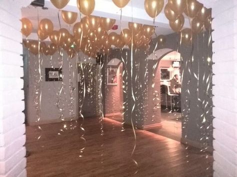 Transform your dance floor with these fab ceiling balloons. This was at Carbon Bars in Bolton.  www.balloonworx.co.uk Helium Balloons On Ceiling, Ballroom Decorations Parties, Helium Balloons Ceiling, Balloons From Ceiling, Birthday Core, Ceiling Balloons, 26 Birthday, 21 Balloons, 60 Balloons