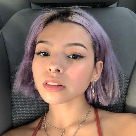 ☆ *:･ﾟ✧*:･ﾟ✧｡:*☆ on Instagram: “i accidentally dyed my hair purple again with purple shampoo >.< anyways it’s my first semester of college and it’s finals week, so goodbye…” Lavender Short Hair, Lilac Hair, Hair Streaks, Lavender Hair, Finals Week, Purple Shampoo, Hair Color And Cut, Pastel Hair, Dye My Hair