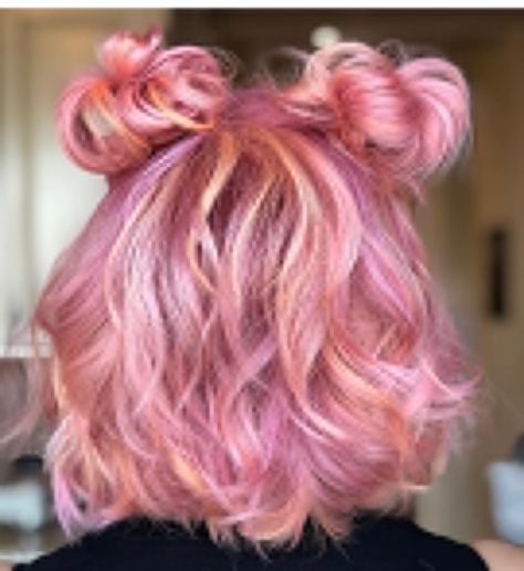 Pink hair Lady Locks, Pastel Pink Hair Color, Peach Hair Colors, Coral Hair, Fall Hairstyles, Peach Hair, Pastel Pink Hair, Creative Hair, Hair Color Pastel