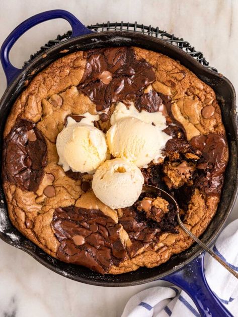 Brookie Skillet Recipe, Brookie Recipes Easy, Skillet Brookie, Brookie Recipe, Flourless Chocolate Torte, Skillet Brownie, Skillet Desserts, Broma Bakery, Melting Ice Cream