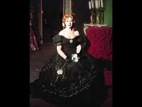 (3) Beverly Sills Triumphs in Violeta's Violent Coloratura & Infinite Sadness (dedicated to MrQbenDanny) - YouTube Beverly Sills, Singer Costumes, Classical Opera, La Traviata, Music Of The Night, Simply Red, Singing Voice, Girls With Red Hair, Stage Costume