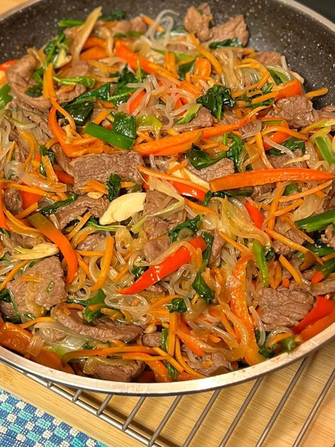 Japchae – Korean Stir-Fried Beef Vegetables and Sweet Potato Glass Noodles – Cook Plate Fork Sweet Potato Fry Recipes, Sweet Potato Glass Noodles Recipe, Japchae Recipe Korean, Sweet Potato Glass Noodles, Potato Glass Noodles, Sweet Potato Fry, Sweet Potato Stir Fry, Glass Noodles Recipe, Potato Fry