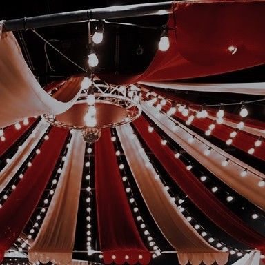 Circus Aesthetic, Dark Circus, Night Circus, Parc D'attraction, The Greatest Showman, A Series Of Unfortunate Events, Big Top, Vintage Circus, Red Aesthetic