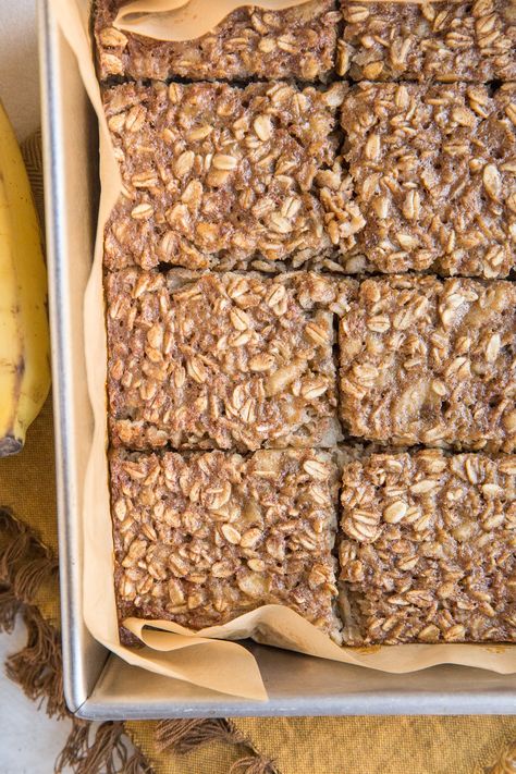 Banana Oatmeal Recipe, Banana Oatmeal Bars, Banana Bread Baked Oatmeal, Oatmeal Banana Bread, No Bake Oatmeal Bars, Baked Oatmeal Healthy, Banana Baked Oatmeal, Oatmeal Breakfast Bars, Oatmeal Diet