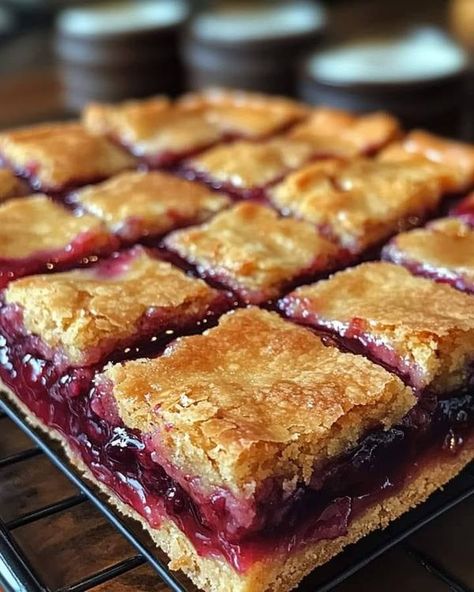 Cherry Pie Bars Recipe, Delicious Discoveries, Berry Crumble Bars, Cherry Pie Bars, Homemade Cherry Pies, Pie Bar Recipes, Betty Crocker Recipes, Berry Crumble, Pecan Pie Bars