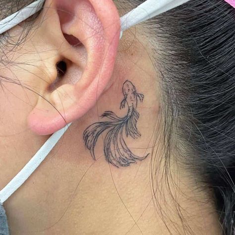 Behind The Ear Tattoos: What You Should Know Before Getting Inked – Self Tattoo Male Selfie, Dr Tattoo, Hidden Tattoos, Fish Tattoo, Ink Pens, Discreet Tattoos, Dainty Tattoos, Subtle Tattoos, Dope Tattoos