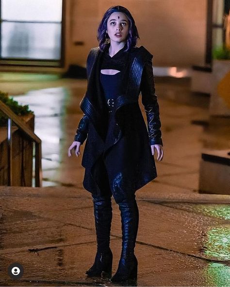 Teagan Croft Raven, The Sparrow Academy, Teen Titans Outfits, Sparrow Academy, Raven Outfits, Teen Titans Cosplay, Teagan Croft, Raven Costume, Titans Dc