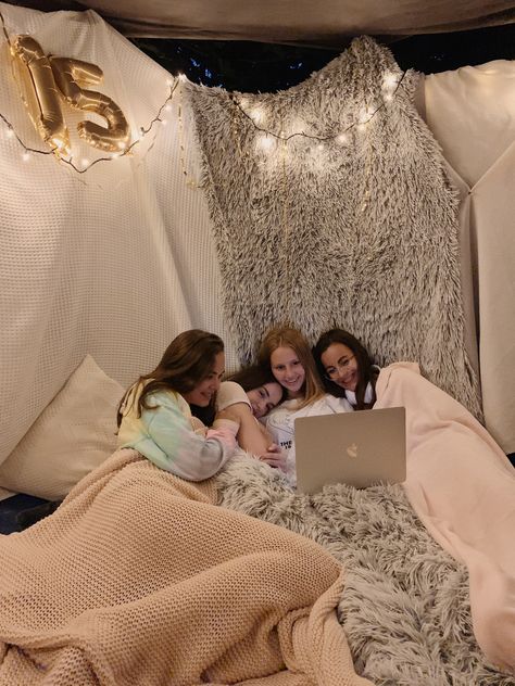 #trampoline #sleepoverparty #sleepoverideas #birthday #vsco #aesthetic Sleepover Ideas Black People, Aesthetic Sleepover, 7th Grade Girls, Diy Backyard Movie, Sleepover Aesthetic, Sleepover Room, Sleepover Tents, Slumber Party Birthday, Outfit Dance