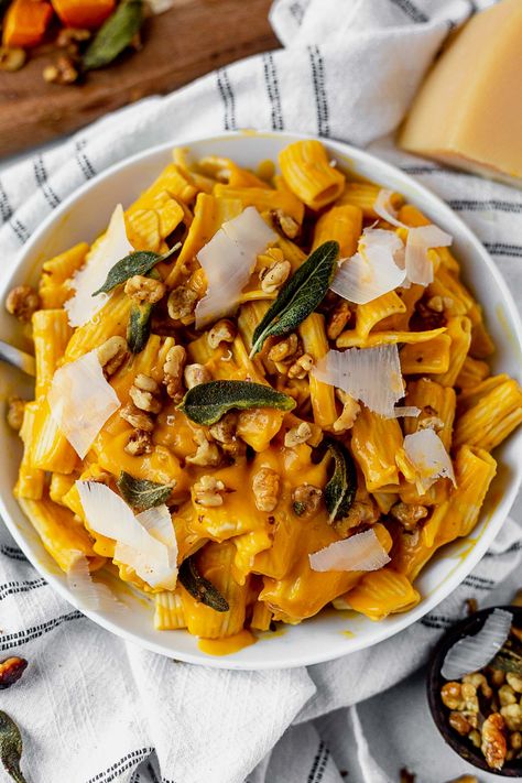 Butternut Squash Pasta Sauce with Fried Sage and Walnuts Sage Pasta, Squash Pasta Sauce, Squash Pasta Recipe, Butternut Squash Sage, Butternut Squash Pasta Sauce, Winter Pasta, Fried Sage, Butternut Squash Sauce, Creamy Butternut Squash