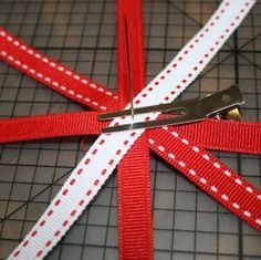 How to make a loopy bow Only use the smaller ribbons for smaller bow Loopy Bow, Hair Bow Tutorial, Bow Headband Hairstyles, Hair Ribbons, Bow Tutorial, Bow Accessories, Making Hair Bows, Small Bows, Diy Hair Bows