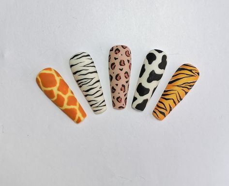 S Nails Designs, Doodle Nail Art, Valentine Nails Design, Nail Art Motif, Safari Nails, Cute Funky Nails, Animal Nail Designs, Bow Nail Art, Animal Print Nails Art