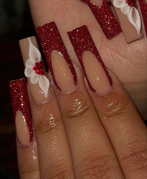 Red Sparkly Nails, Red And Silver Nails, Sweet 16 Nails, Cute Red Nails, Quince Nails, Prom Nails Red, Quinceanera Nails, Red And Gold Nails, Dark Red Nails