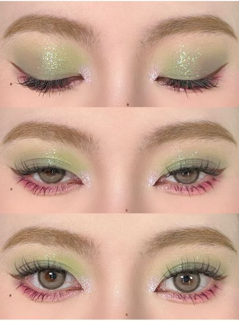 Light Under Eye Makeup, Mitsuri Makeup, Portals Makeup, Green Fairy Makeup, Christmas Makeup Looks Simple, Christmas Eyeliner, Creative Christmas Makeup, Simple Christmas Makeup, Eyeliner Creative