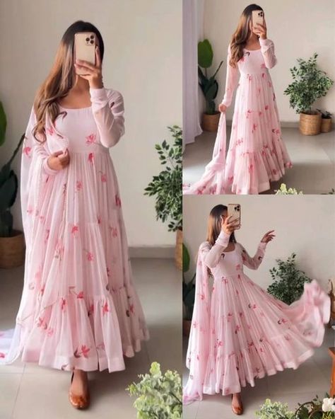 Simple Frock Design, Long Gown Design, Simple Frocks, Anarkali Dress Pattern, Stylish Fall Outfits, Long Dress Design, Fancy Dresses Long, Indian Dresses Traditional, Fall Dress Outfit