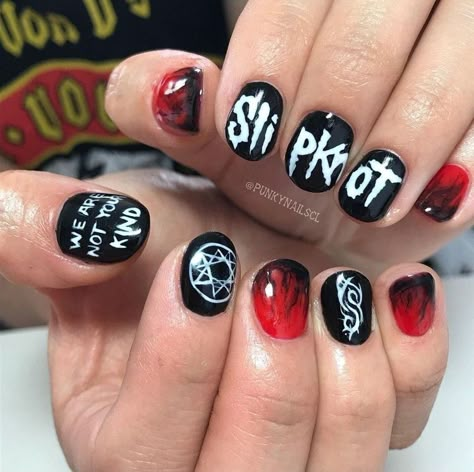 Goth Short Nails Designs, Punk Rock Acrylic Nails, Slipknot Nails Acrylic, Emo Nail Art Short, Nail Rock Style, Emo Goth Nails, Slipknot Nail Art, Scene Emo Nails, Korn Band Nails