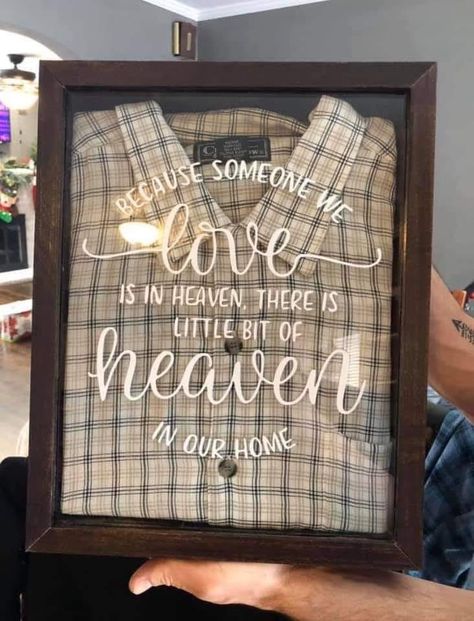 Someone In Heaven, Memory Diy, Shadow Box Memory, Photowall Ideas, Georgia House, Koti Diy, Circuit Crafts, Idee Cricut, Projets Cricut