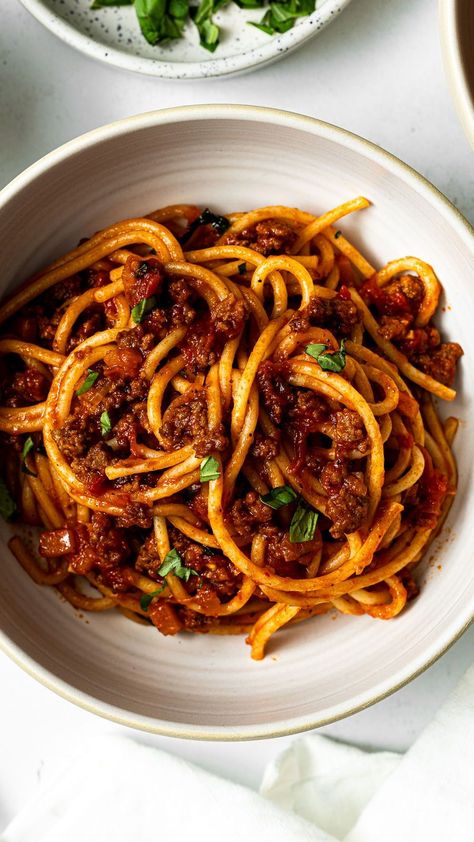 This spaghetti with meat sauce is a quick, simple, and flavorful dish! It features a spicy and delicious meat sauce, chewy spaghetti, and delicious toppings such as fresh basil and grated parmesan cheese. It's an absolute favorite for an easy yet tasty and healthy weeknight dinner! Spaghetti With Meat Sauce, Spaghetti With Meat, Italian Meat Sauce, Healthy Pasta Dishes, Spaghetti Meat Sauce, Pesto Pasta Recipes, Healthy Beef Recipes, Stew Meat Recipes, Healthy Meat Recipes