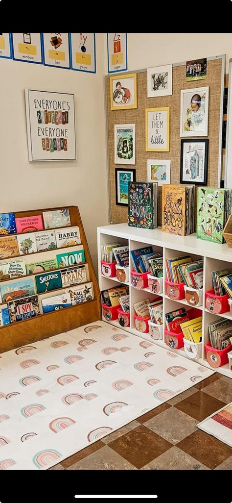 Reading Area In Classroom, Elementary Classroom Reading Corner, Reading Corner Classroom Preschool, English Corner Classroom Ideas, Reading Area Classroom, Kindergarten Classroom Library, Elementary Classroom Library, Kindergarten Reading Corner, Tiny Classroom