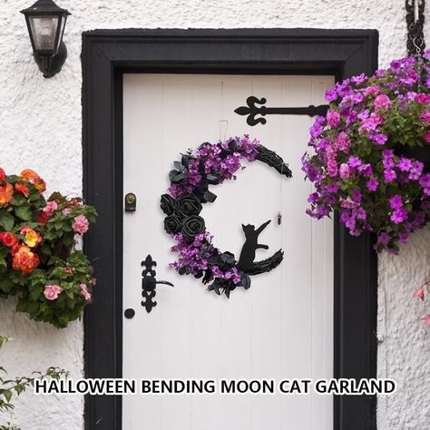 🌙 Happy Halloween Decoration -- This Front Door Wreath is the perfect way to dress up your door on Halloween! Cute cat inviting you to join the crazy Halloween party. Don't hesitate to hang this Halloween decor on your front door and invite people out there knocking on the door. Let's enjoy a happy Halloween. Halloween Moon Wreath, Wreaths For Front Door Halloween, Halloween Wreaths For Front Door, Porta Halloween, Maple Leaf Decor, Halloween Decorations Wreaths, Front Door Halloween, Moon Wreath, Dekorasi Halloween