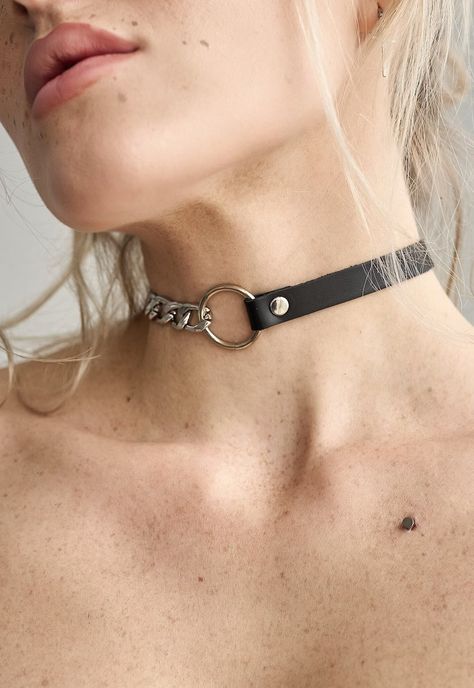 Choker With Chain and O-ring, Leather Choker, Collar With O-ring, Biker Choker, Kitty Collar With O-ring, Choker for Woman. - Etsy Choker Collar Leash, Outfit With Choker, Chokers Aesthetic, Choker Ideas, Collar Aesthetic, Leather Collar Necklace, Leather Choker Collars, O Ring Choker, Girl Aesthetics