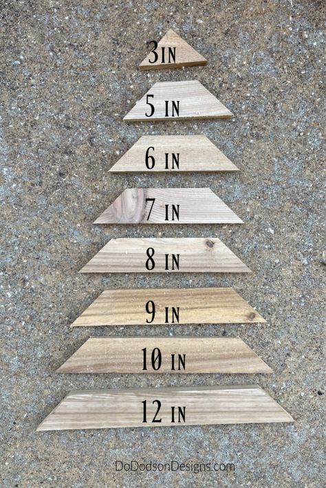 Easy Holiday Wood Projects, Easy Wooden Crafts, Wooden Trees Diy, Barnwood Crafts, Diy Decor Christmas, Small Wood Projects To Sell, Christmas Trees Diy, Wood Christmas Trees Diy, Wooden Christmas Trees Diy