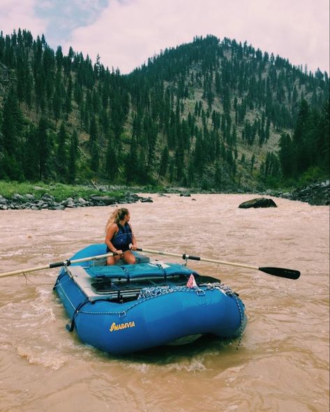 Raftin Float Trip Aesthetic, River Rafting Outfit Women, Rat Fashion, Rafting Outfit, Outfit Ideas Work, Travel Outfit Ideas, River Rat, Comfy Travel Outfit, Comfy Travel