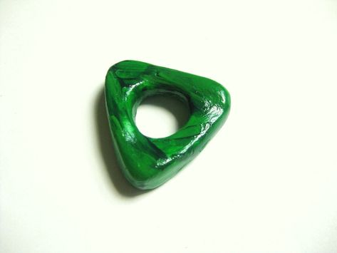 coraline looking triangle Clay Crafts Coraline, Coraline Triangle Stone, Coraline Green Stone, Polymer Candy, Coraline Necklace, Coraline Neil Gaiman, Stone Tattoo, Coraline Movie, Coraline Aesthetic