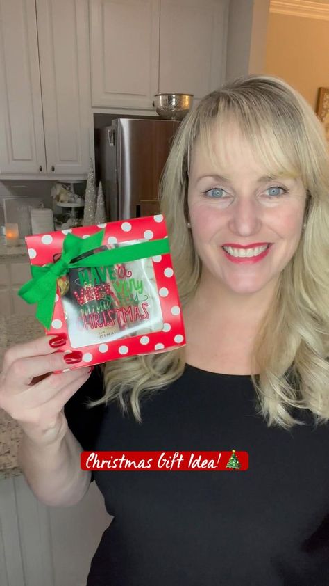 Co Worker Gift Ideas For Christmas, Co Worker Gift Ideas, Idea Reels, Louisiana Woman, Diy Christmas Gifts For Friends, Christmas Candy Gifts, Coworkers Christmas, Easy Diy Christmas Gifts, Christmas Gift Exchange