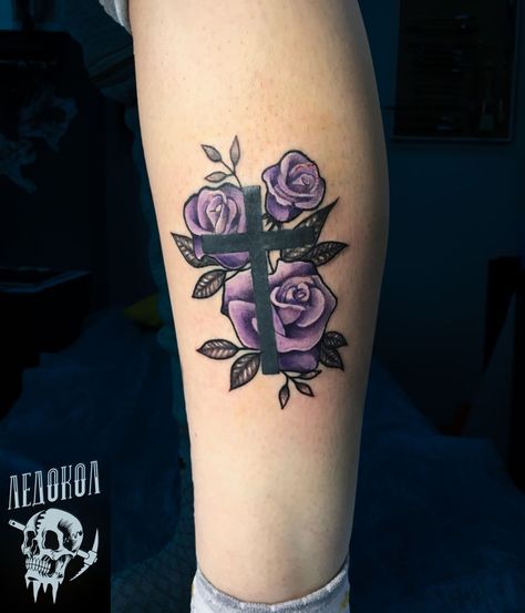 Tattoo Idea For Lost Loved One, Tattoo With Roses, Purple Rose Tattoo, Purple Flower Tattoos, Violet Roses, Purple Rose Tattoos, Purple Tattoos, Green Tattoos, Christian Tattoo