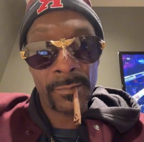 Snoop Dogg Mood Pics, Snoop Dog Meme, Snoop Dogg Funny, Funny Cartoon Photos, 90s Rappers, Snoop Dog, Love U Forever, Reaction Face, Snapchat Funny