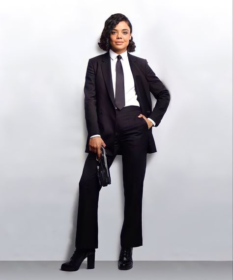 Women's Costumes Classy, Tessa Thompson Men In Black, Suit Halloween Costume Women, Mib Agent Costume, Female Men In Black Costume, Girls Men In Black Costume, Men In Black Women Costume, Man In Black Costume Women, Mib Cosplay