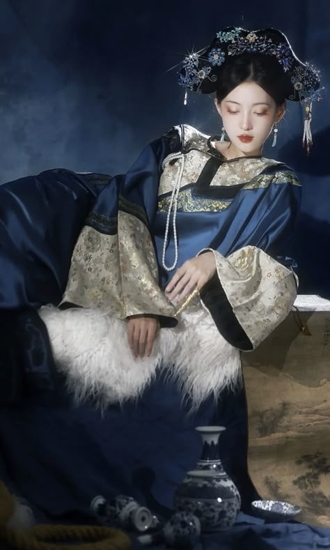 Qing Dynasty Clothing Woman, Chinese Culture Art, 2024 Dragon, Qing Dynasty Fashion, Qing Dynasty Clothing, Chinese Fancy Dress, Traditional Asian Dress, Ruyi's Royal Love In The Palace, Ancient Chinese Dress