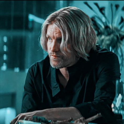 Woody Harrelson Hunger Games, Haymitch Abernathy Icons, Haymitch Hunger Games, Hunger Games Icons, Dystopian Men, Hunger Games Haymitch, Alcoholic Husband, Haymitch Abernathy, Hunger Games Characters