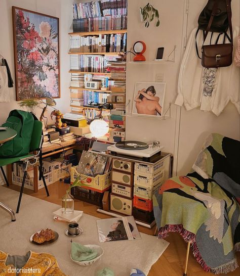 90s Aesthetic Apartment, Retro Japanese Room, Anime Apartment Aesthetic, Aesthetic Japanese Room, Tokyo Apartment Aesthetic, Japan Aesthetic Room, Korean Loft Apartment, Japan Room Aesthetic, Korean Studio Apartment