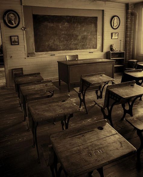 Old School Classroom Aesthetic, Old School Room, Old Classroom, George And Martha, Boarding School Aesthetic, Old High School, Teacher Aesthetic, Martha Washington, Old School House