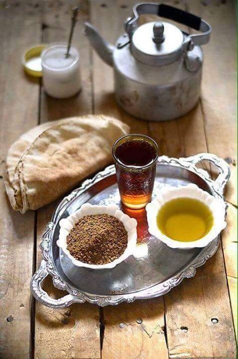 Simple Syrian Breakfast ( Zait and Za'tar) Thé, huile d'olive et un mélange de thym et de sésame. On trempe le pain dans l'huile puis dans le zatar. Ce petit déj est souvent complété de confiture, de fromage (un mix entre la feta et la mozzarella), de légumes crus  et d'olives. N. Syrian Breakfast, Zatar Recipes, Arabic Breakfast, Syrian Food, Toys For Men, Lebanese Recipes, Middle Eastern Recipes, Arabic Food, Easy Cooking