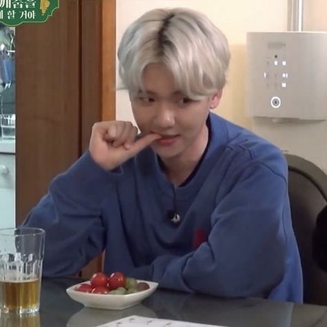 Baekhyun Low Quality, Baekhyun Funny, Exo Baekhyun Funny, Exo Stickers, Cute Asian Babies, Baekhyun Chanyeol, Puppy Dog Eyes, Exo Memes, Asian Babies