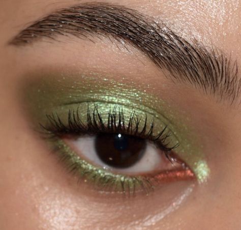 Shimmer Make Up, Maquillage On Fleek, Shimmer Eye Makeup, Smink Inspiration, Green Makeup, Dope Makeup, Colorful Eye Makeup, Eyeshadow Brush, Makeup Eye Looks