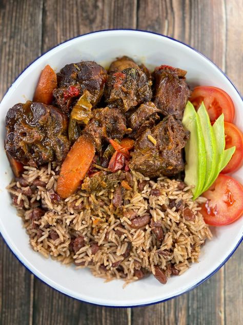 Jamaican Brown Stew Turkey Neck, Turkey Necks Oxtail Style, Turkey Neck Oxtail, Chicken Necks Recipe, Turkey Neck Recipe, Jerk Turkey, Jerk Salmon, Healthy Stew, Coconut Curry Shrimp