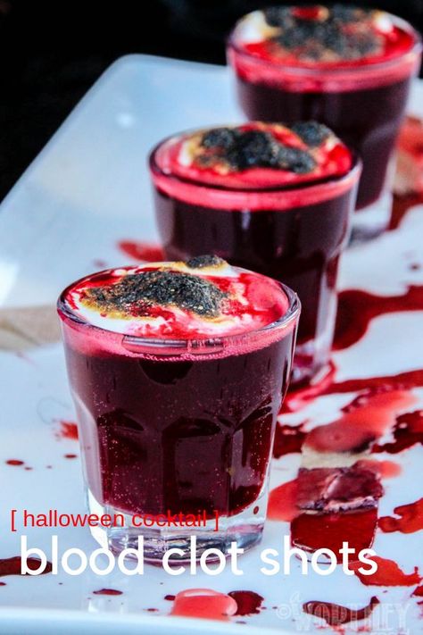 Coktail Halloween, Scary Halloween Food, Cocktail Recipes For A Crowd, Halloween Shots, Halloween Drink, Halloween Cocktail, Christmas Drink, Themed Drinks, Halloween Cocktails