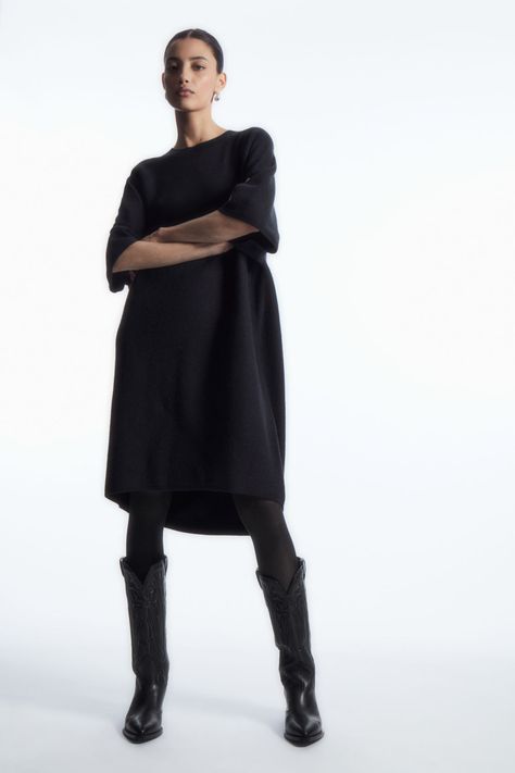 OVERSIZED-FIT WOOL T-SHIRT DRESS - NAVY - Dresses - COS Wabi Sabi Fashion, Layers Outfit, Minimalism Fashion, Short Cuir, Boots Chelsea, Scandinavian Fashion, High Street Fashion, T Shirt Oversize, Wool Clothing