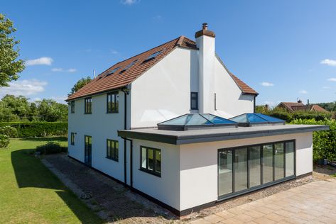 5 Best Flat Roof Extension Ideas | Homebuilding Flat Roof Extension Ideas, Extension Roof Ideas, Orangery Extension Kitchen, Flat Roof Design, Kitchen Conservatory, Orangery Extension, Flat Roof Extension, Single Storey Extension, Grey Windows