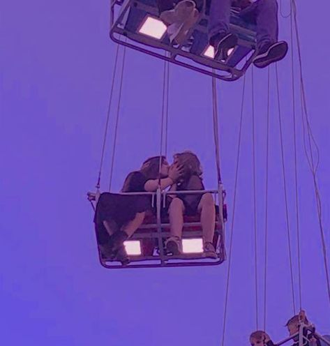 Girlfriends Goals Pictures, Wlw Relationship Goals, Wlw Photos, Wlw Date Ideas, Wlw Goals, Wlw Cute, Carousel Pictures, Wlw Cottagecore, I Want A Girlfriend