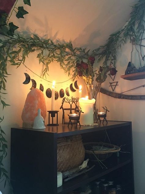 1800s Decor, Witch Bedrooms, Witchy Bedroom, Witchy Room, Witch Room, Room Deco, Witchy Decor, Room Goals, Christmas Bedroom