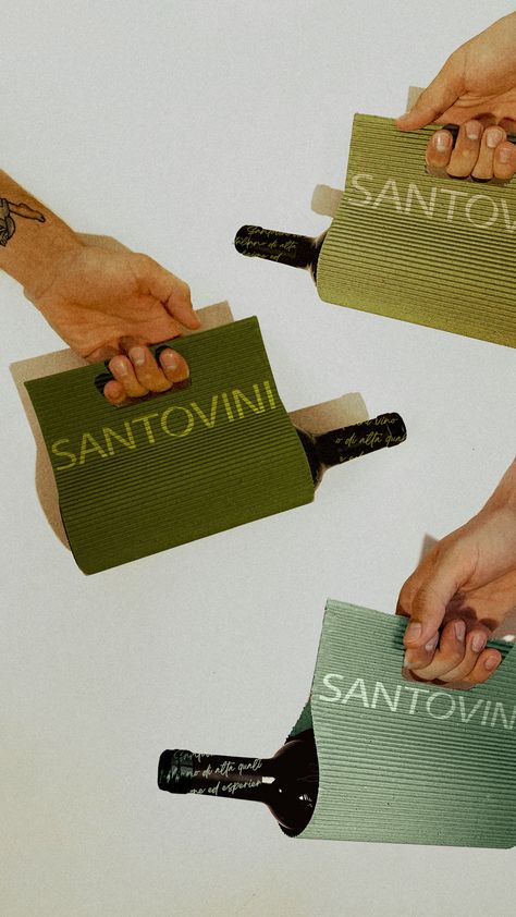 My main goal was to create a sustainable, useful, modern, and fresh design. To achieve this, I used recycled paper and added a minimal Santovini logo to it. The package itself is all about simplicity and cleanliness, with loads of white space, giving it a chic and modern feel. ✨ packaging | wine packaging | wine branding | winery | green packaging | green design | packaging design Sustainable Wine Packaging, Creative Wine Bottle Design, Wine Label Design Ideas, Winery Branding, Wine Bottle Packaging, Wine Package, Wine Branding, Green Packaging, Green Branding