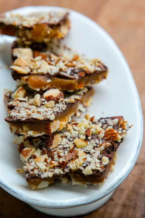 Chocolate Almond Buttercrunch Toffee - crispy brittle with a deep-dark chocolate coating Buttercrunch Toffee, Almond Brittle, Toffee Recipe, Pumpkin Ice Cream, Chocolate Almond, Fool Proof Recipes, Toasted Almonds, Chocolate Almonds, Christmas Goodies