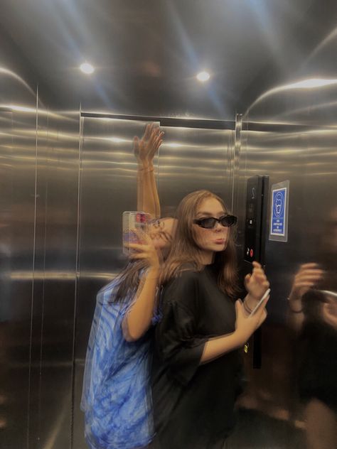 Elevator Friends Aesthetic, Staycation Picture Ideas, Sisters Pictures Aesthetic, Sister Instagram Pictures, Aesthetic Sisters Pictures, Mall With Friends Aesthetic, Shopping Mall Photo Ideas, Sisters Vibes, Aesthetic Sisters