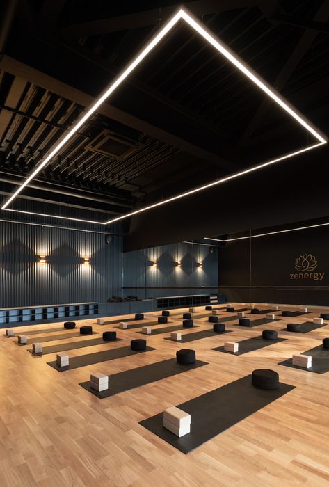 Boutique Gym Design, Ruang Studio Musik, Yoga Studio Interior, Gym Architecture, Dance Studio Design, Yoga Room Design, Fitness Center Design, Boutique Gym, Gym Lighting