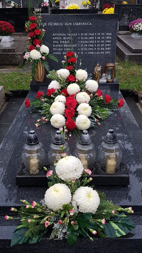 Grave Arrangements, Altar Arrangement, Grave Decorations, Christmas Lanterns, Ikebana, Floral Arrangements, Flower Arrangements, Diy Home Decor, Lanterns